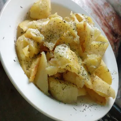 Жареная картошка с укропом