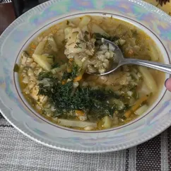 Вкусный рассольник с перловой крупой и солёными огурцами