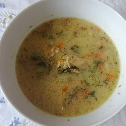 Гречневый суп с соленым огурцом, грудинкой и сыром