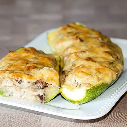 Жюльен в кабачке - простое и оригинальное блюдо