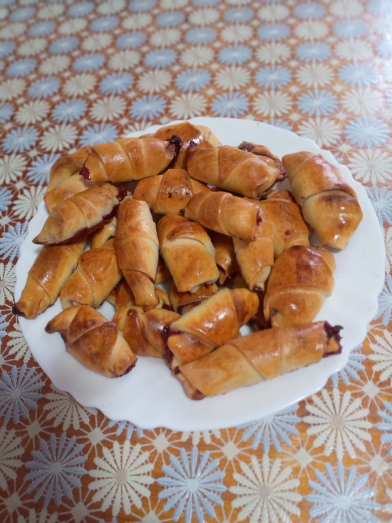 Мини Рогалики со смородиной