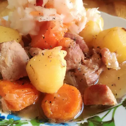 Картофельное рагу с мясом в духовке