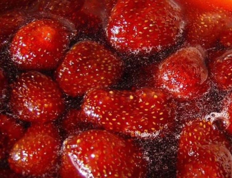 Классическое варенье из целых ягод клубники, рецепт варенья 