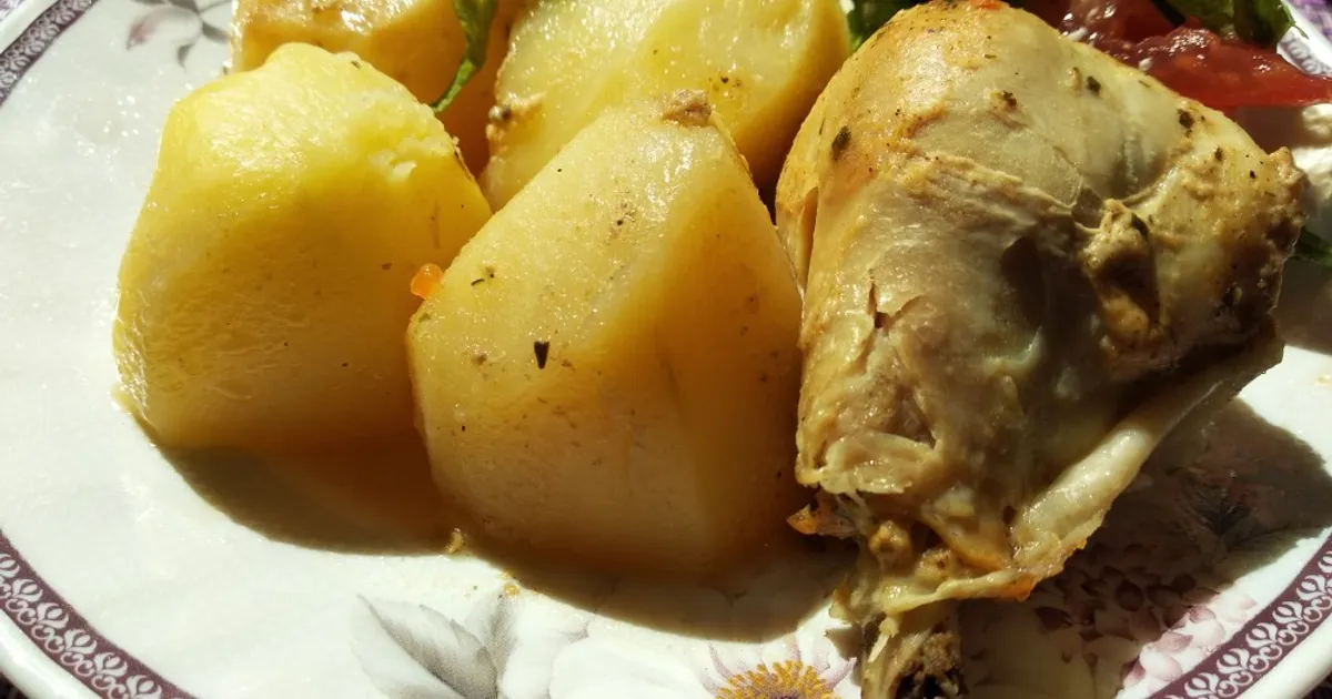 Запечённый картофель с курочкой с ароматным чесноком и специями ...