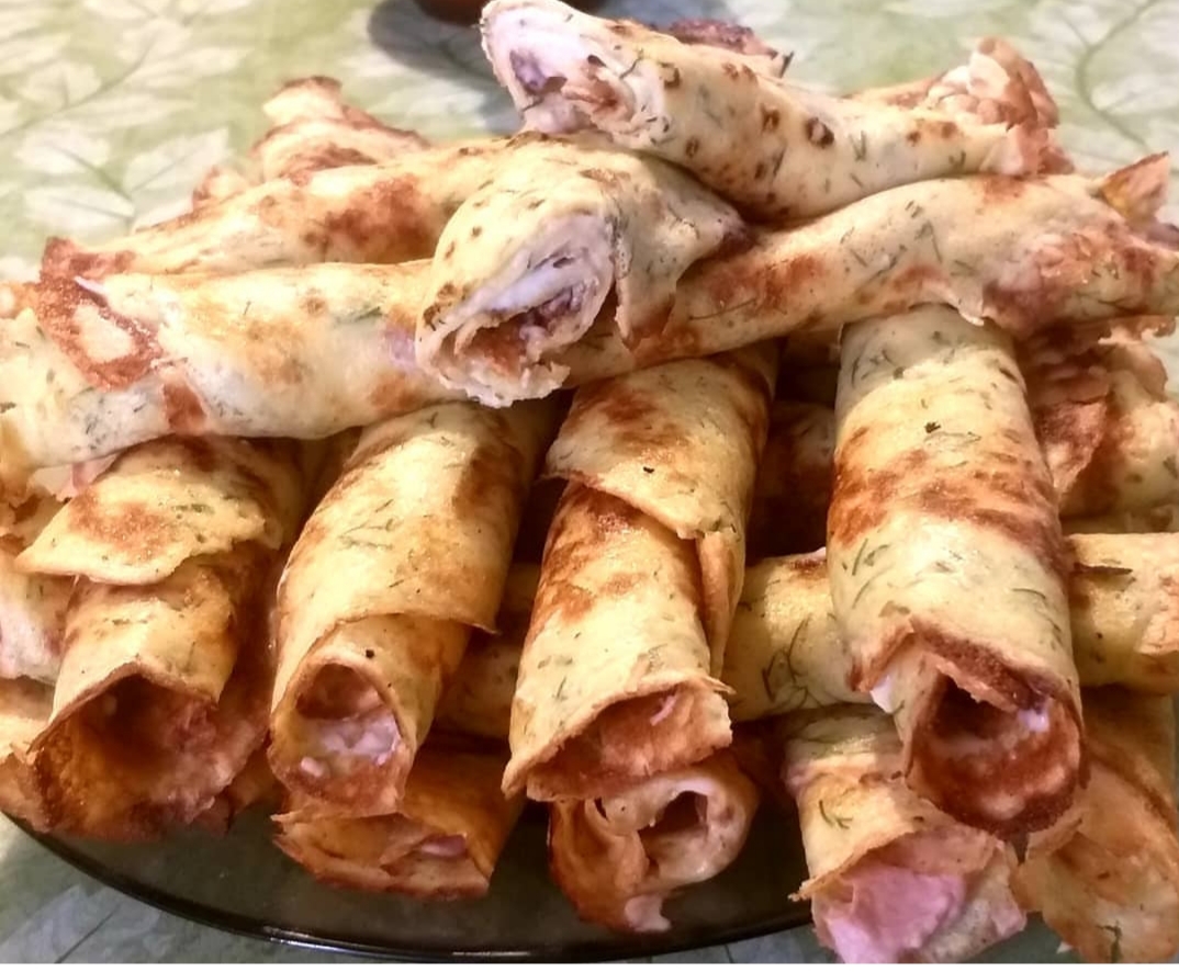 Яично-майонезные блинчики с плавленым сыром и паштетом