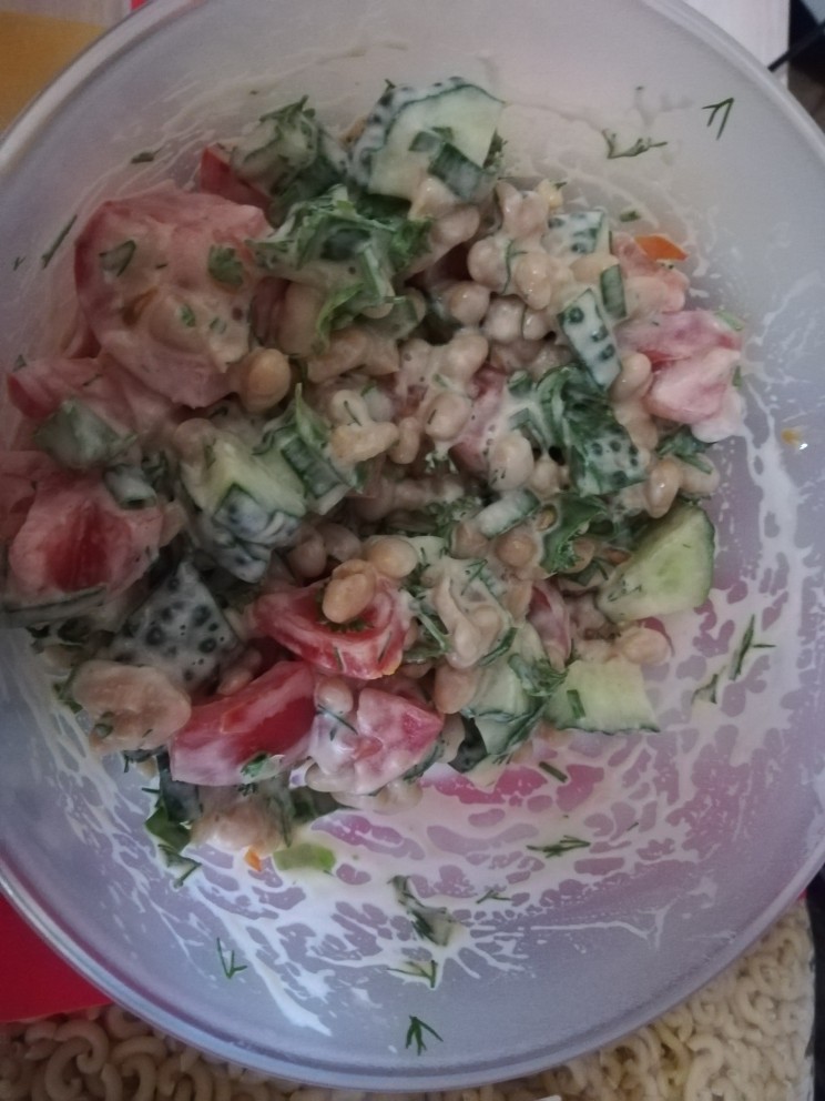 Салат из стручковой фасоли с грецкими орехами