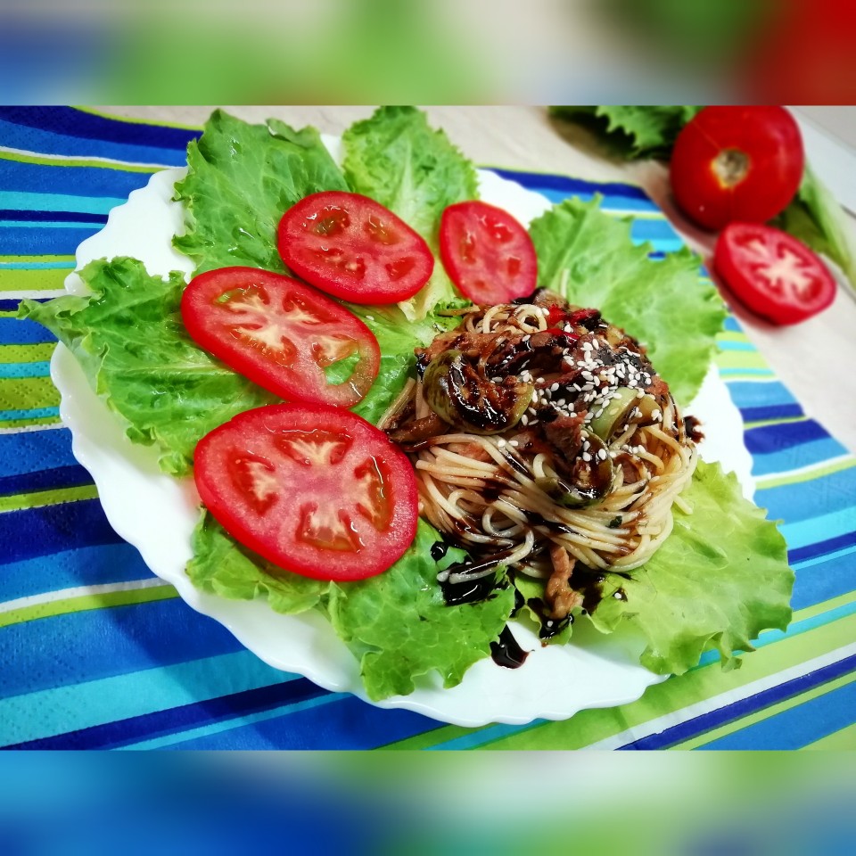 Спагетти с мясом и кабачком под соевым соусом 🍝