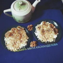 Творог с орехами и жареными бананами