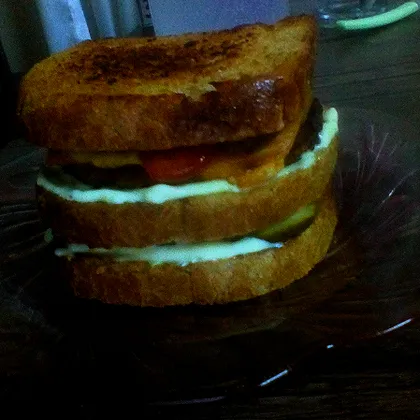 Супер 3-х слойный сэндвич с грибами и говяжьей котлетой🤤