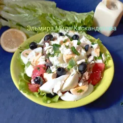 Салат со шпротами и мягким сыром 