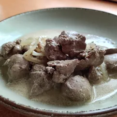 Куриная печень в сметане 