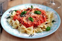 Макароны под томатно-сырным соусом