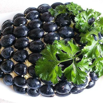 Салат «гроздь винограда»