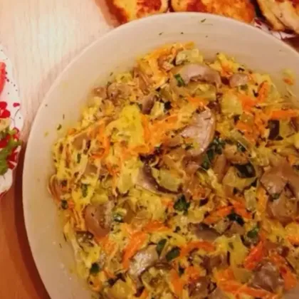 Грибной салат с сыром, морковью и солеными огурцами!!!