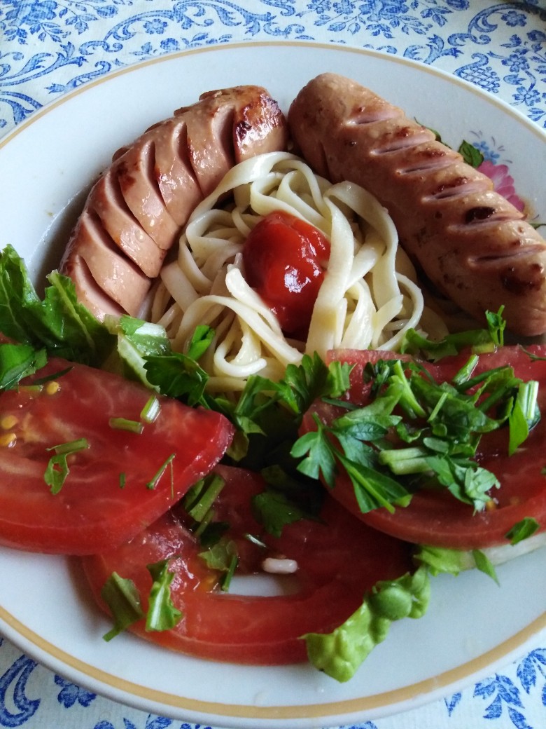 Лагман с сардельками🍝