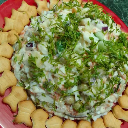 Рыбный салат с минтаем и копчёным сыром