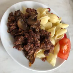 Макароны с фаршем и грибами