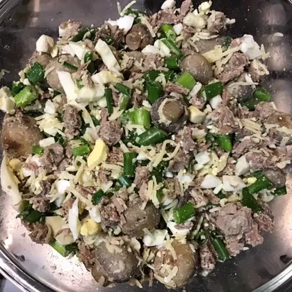 Салат из говядины с грибами