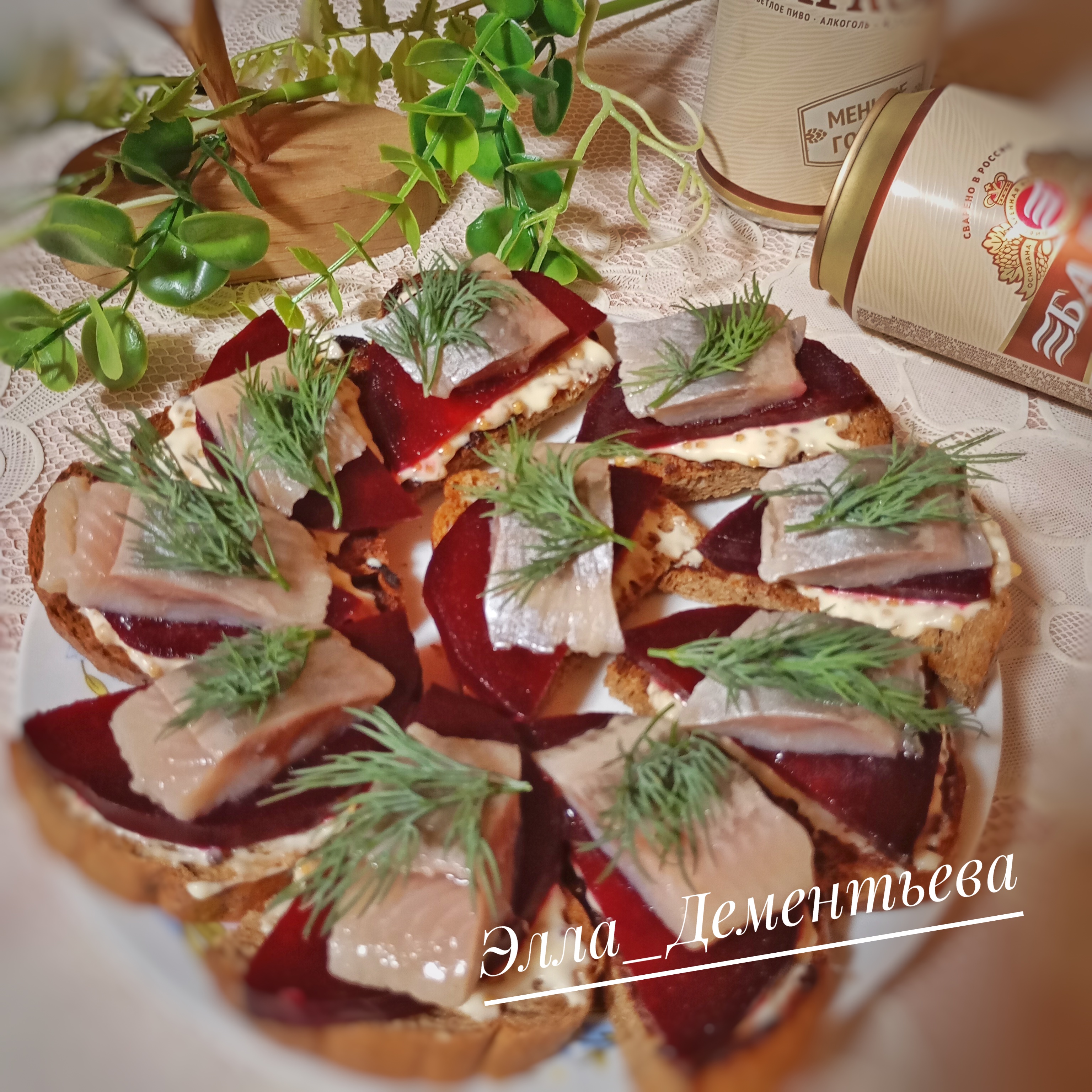 Брускетта со свёклой и сельдью