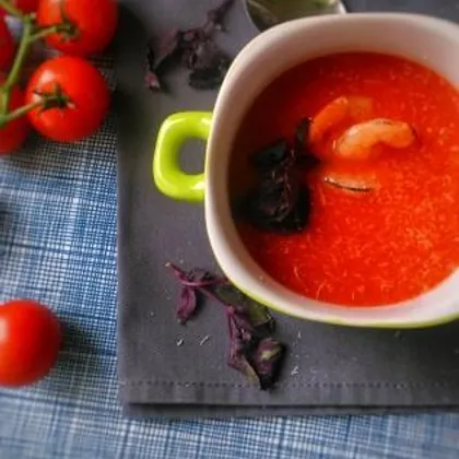 Томатный крем-суп с базиликом и креветками