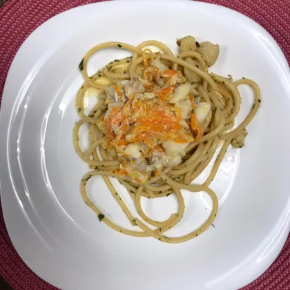 Треска в сливочном соусе на гарнир-спагетти с овощами