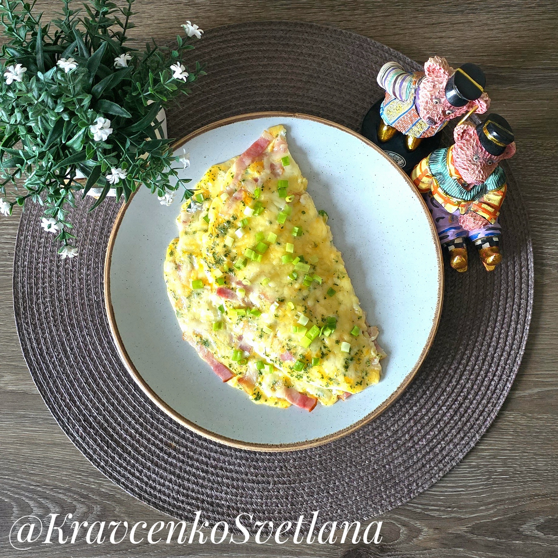 Омлет с беконом и сыром