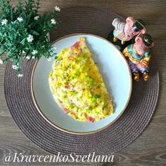 Омлет с беконом и сыром