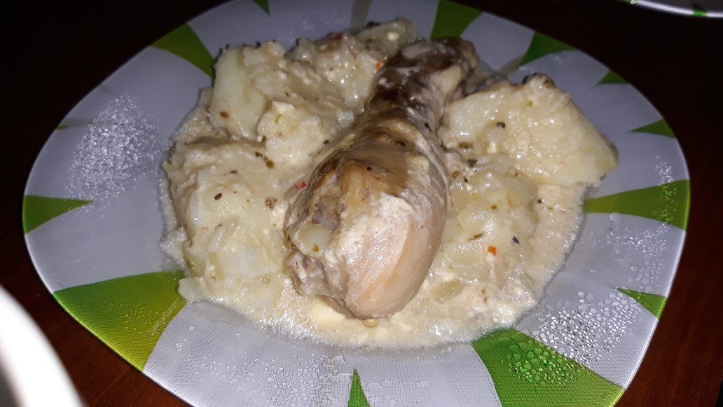 Куриные голени в сметанно-майонезном соусе с итальянскими травами