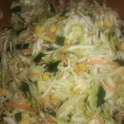 Салат капустный с кукурузой