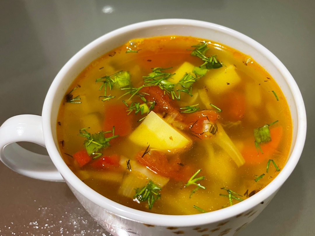 Суп с помидорами, капустой и картошкой