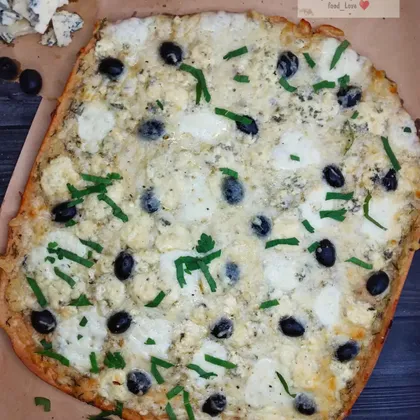 Цельнозерновая сырная пицца на новогодний стол