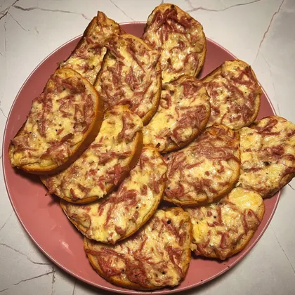 Горячие бутерброды с колбасой и сыром