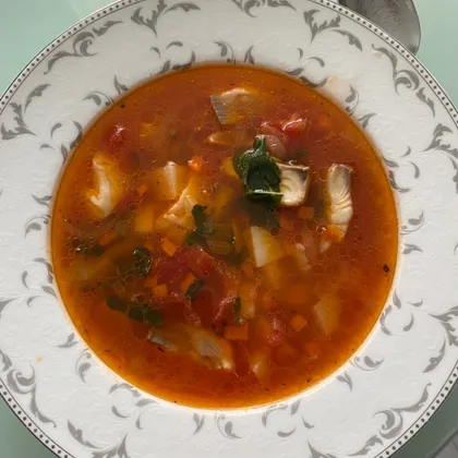 Томатный суп с белой рыбой