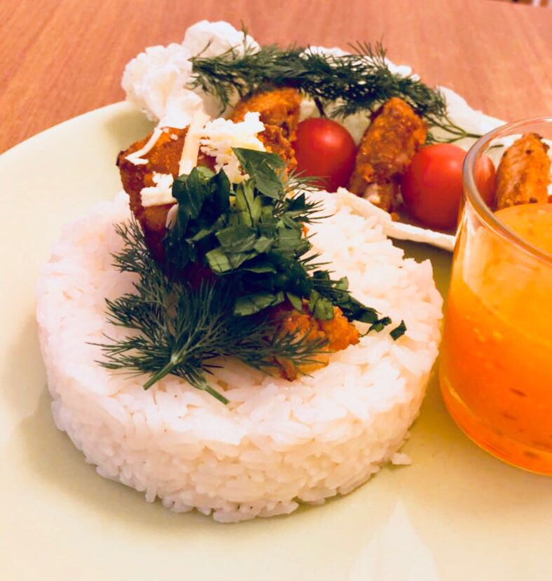 «Рис с куриными крыльями и овощами»