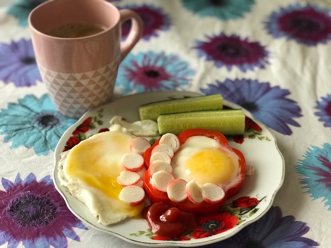 Вкусный завтрак 🍳 с крабовыми палочками и сладким перцем 🦀🌶» - рецепт  автора 👩🏻‍🍳♡ ξκατερυμα ♡👩🏻‍🍳