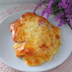 Отбивная из индейки с овощами под сырной шапочкой