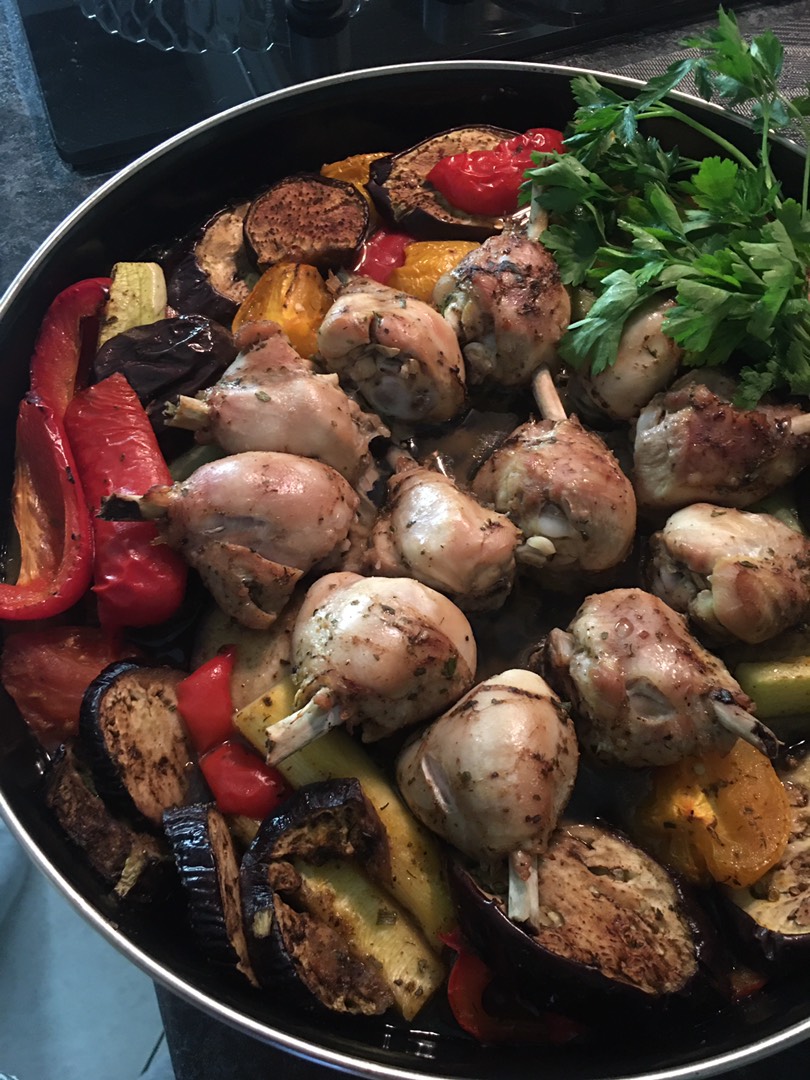 Запечённые куриные ножки с овощами