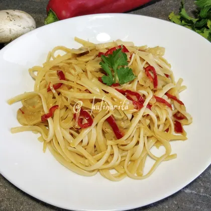 Спагетти с грибами и болгарским перцем