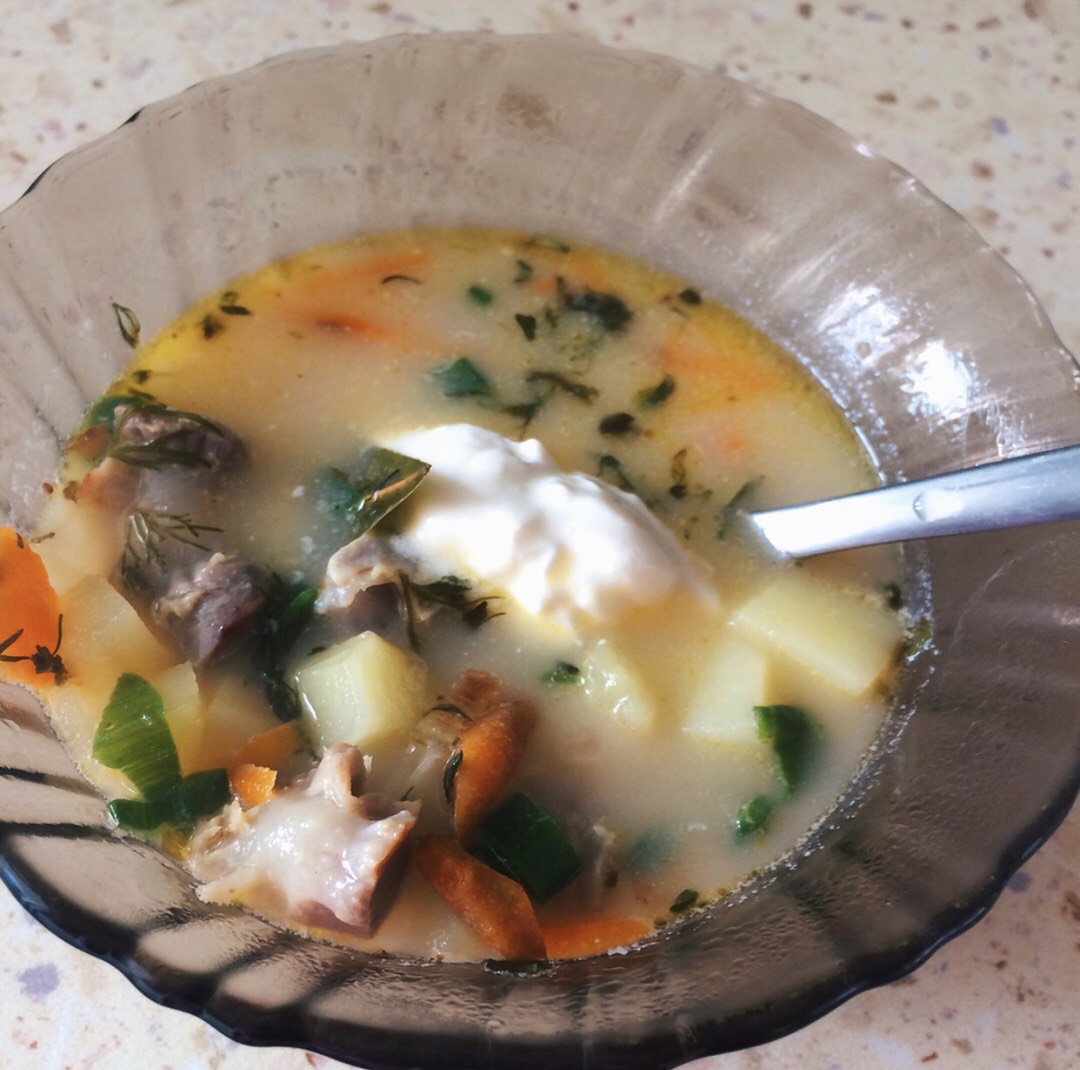 Легкий суп с куриными желудочками и рисовой лапшой
