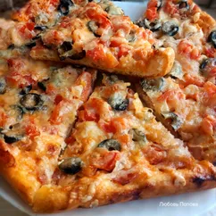 Пицца с отварной курицей, грудинкой и беконом