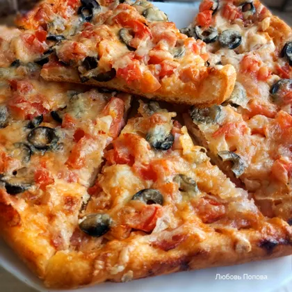 Пицца с отварной курицей, грудинкой и беконом