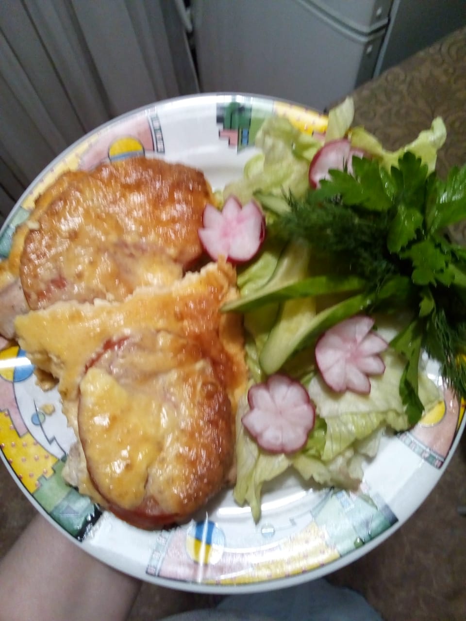 Куриная грудка запечённая с помидором и сыром