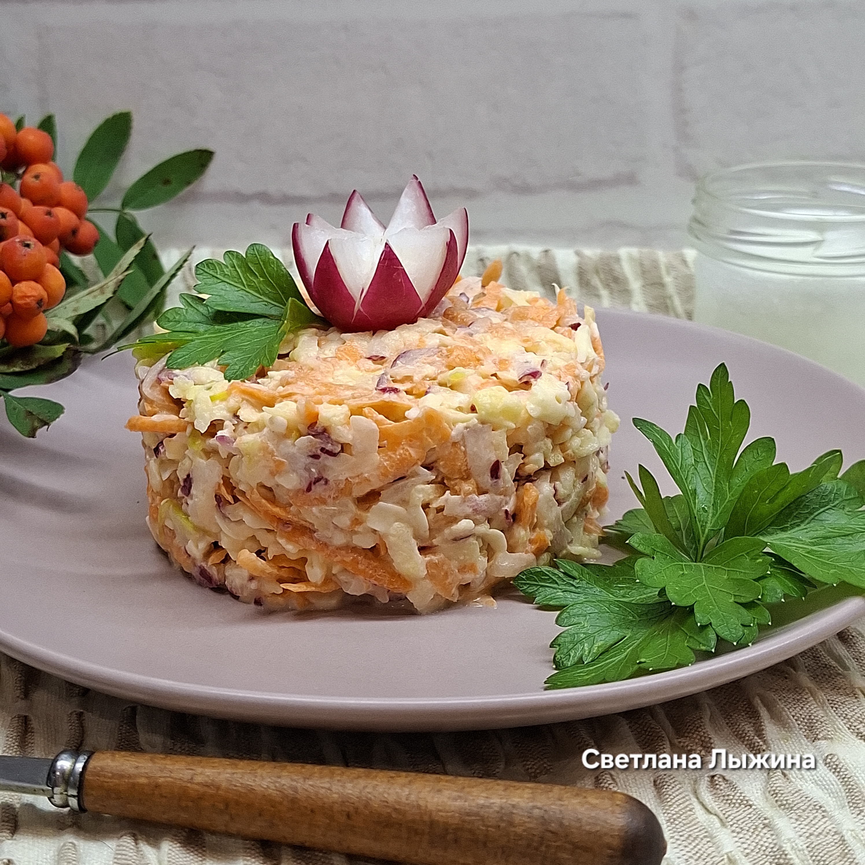 Салат с редисом и сыром