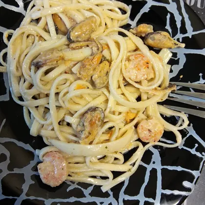 Спагетти с морепродуктами в сливках