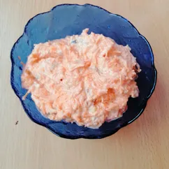 Салат из моркови с чесноком