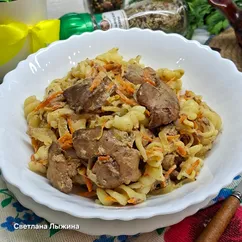 Куриная печень в сметане с макаронами