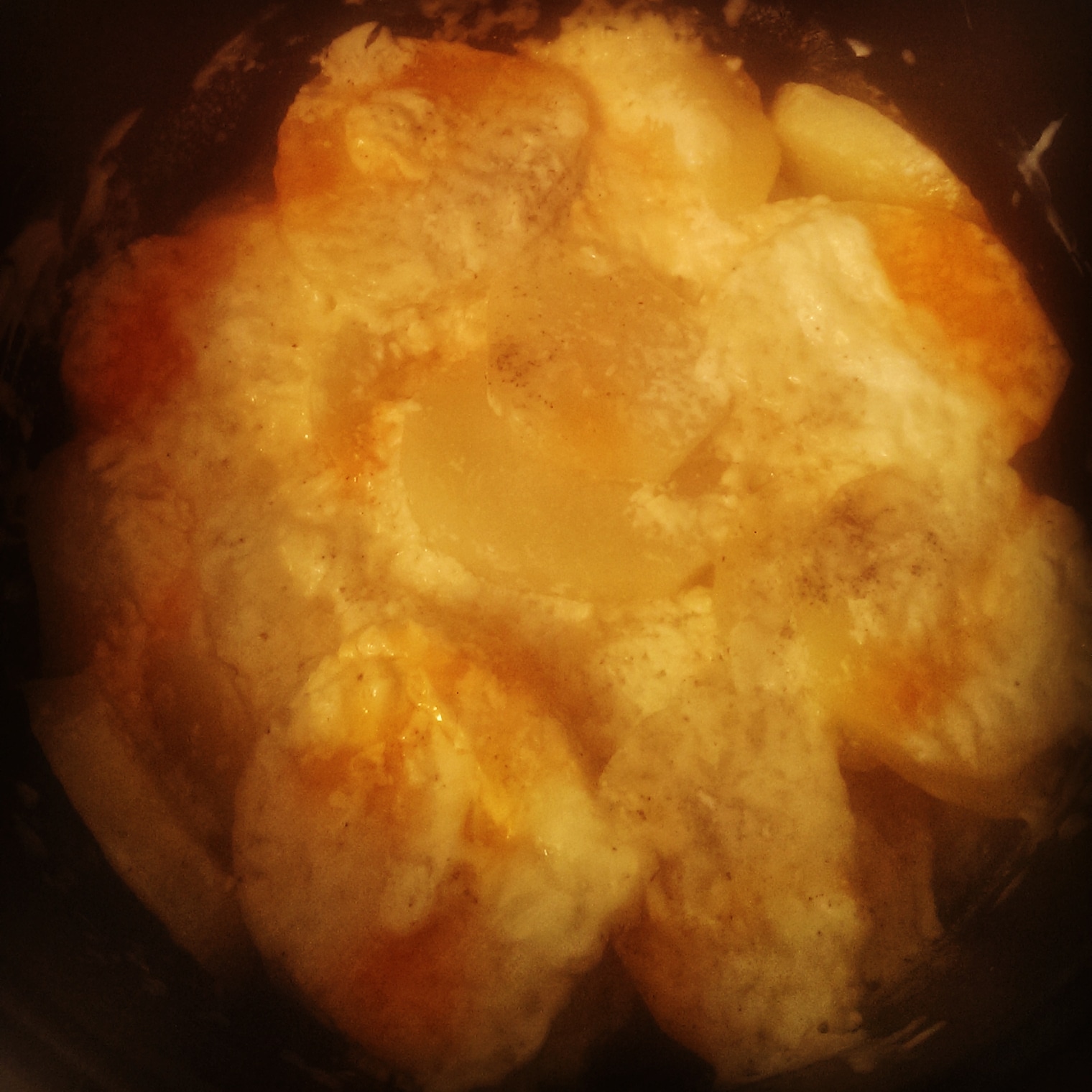 Мясо с картофелем со сметаной и сыром