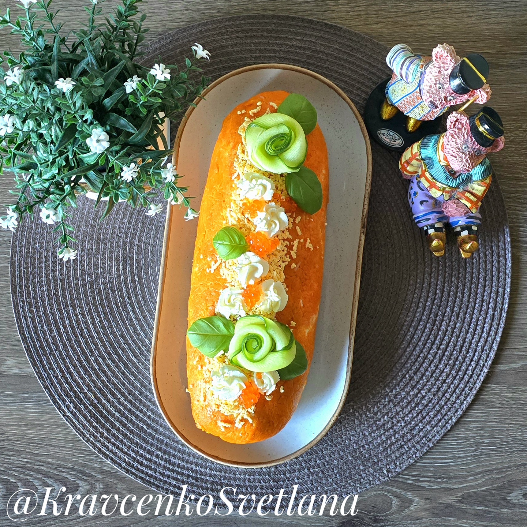 Cалат мимоза в виде рулета на новогодний стол 