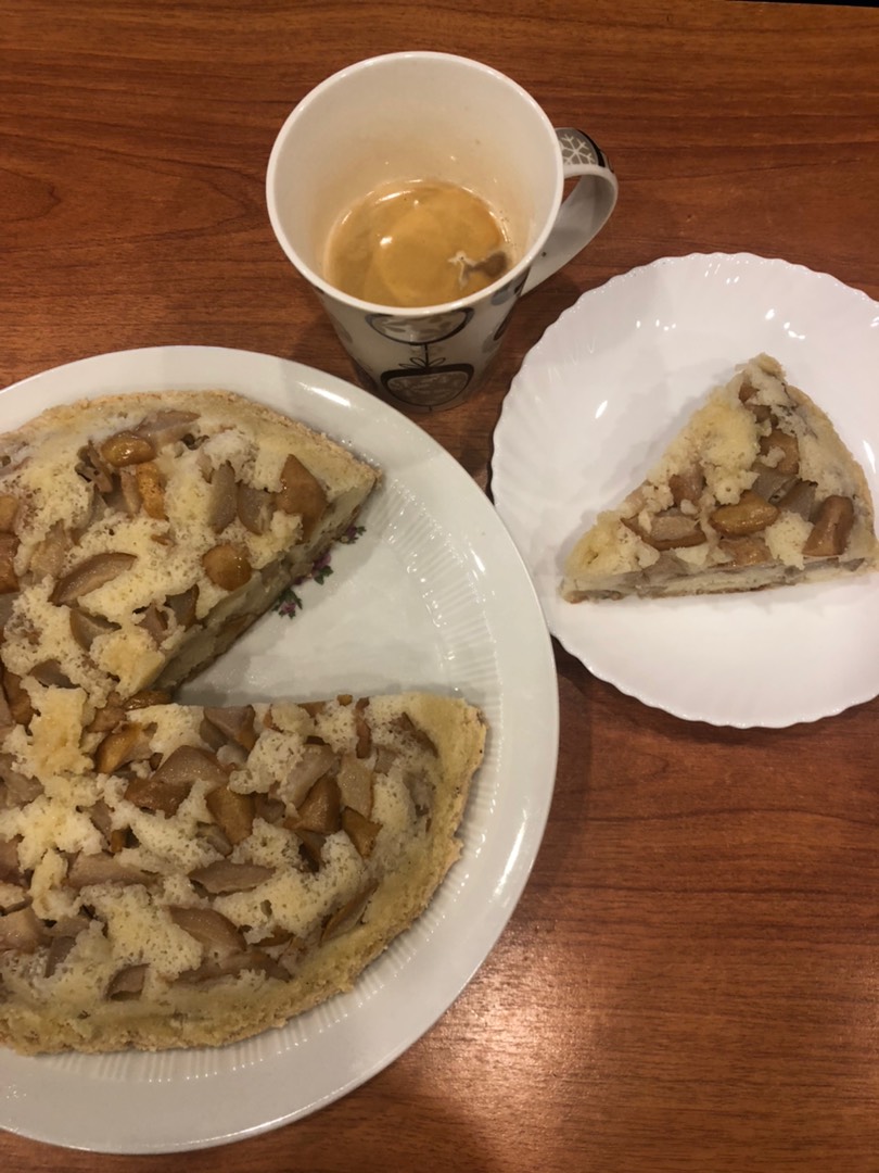 Шарлотка с грушами