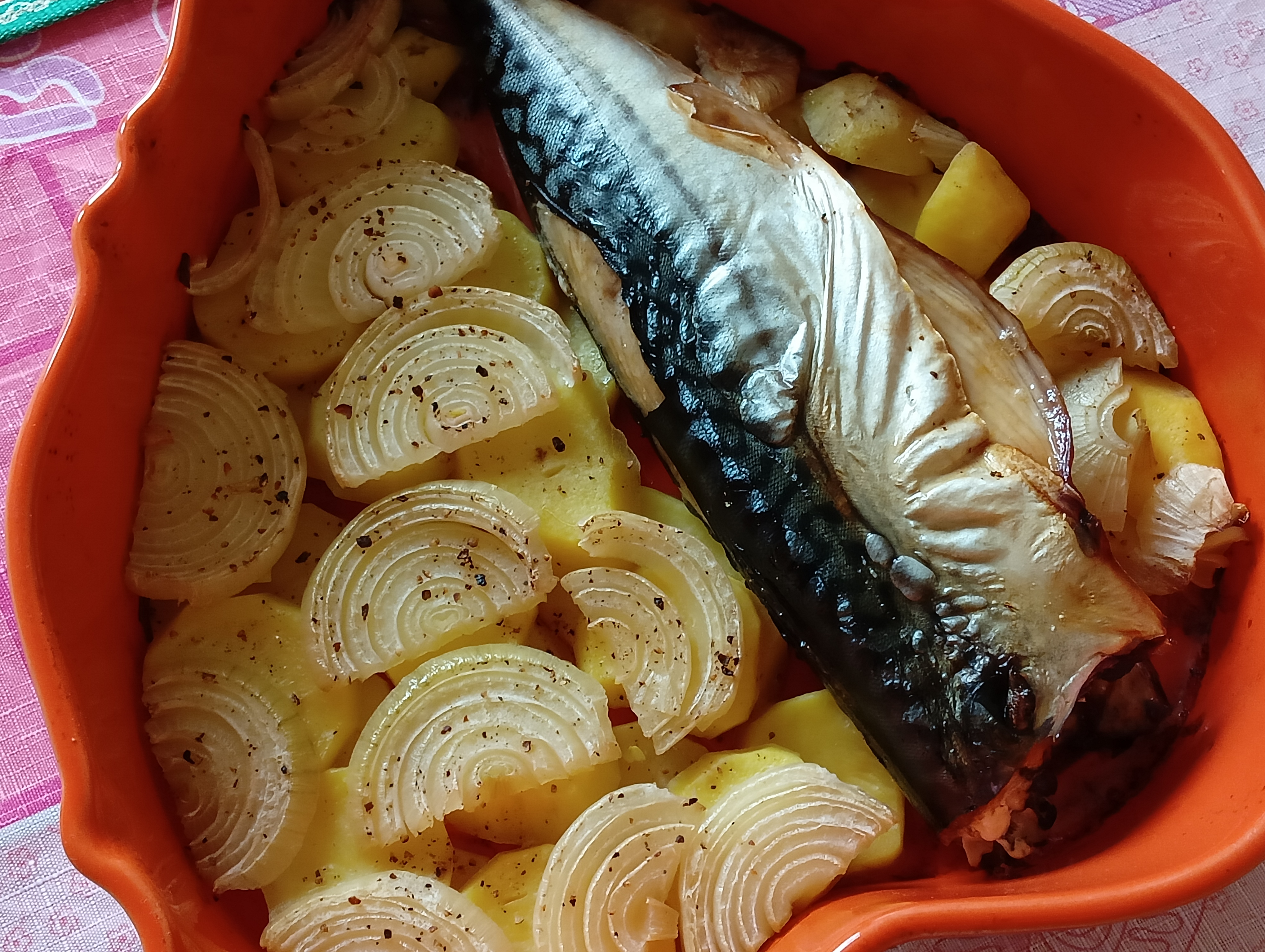 Скумбрия с картошкой в духовке